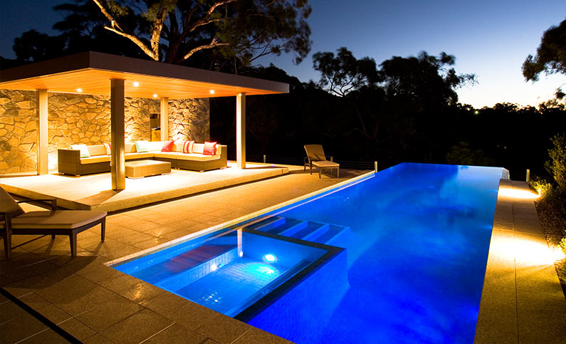Light and shade pool side dinning set