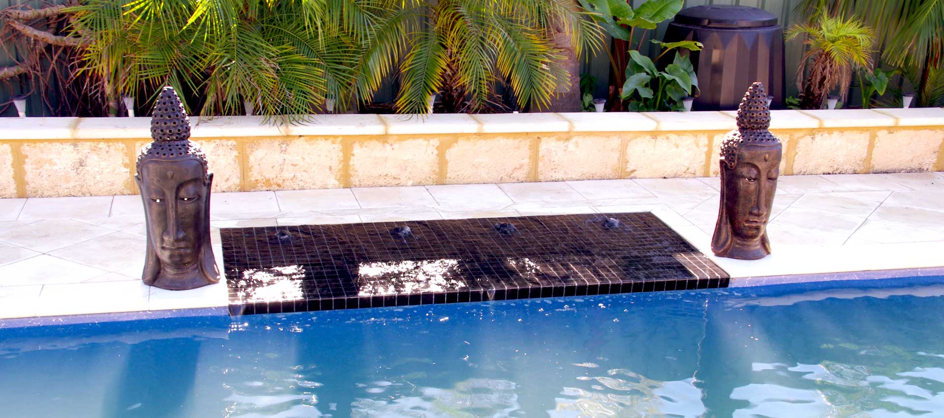 swimming pool - wet deck